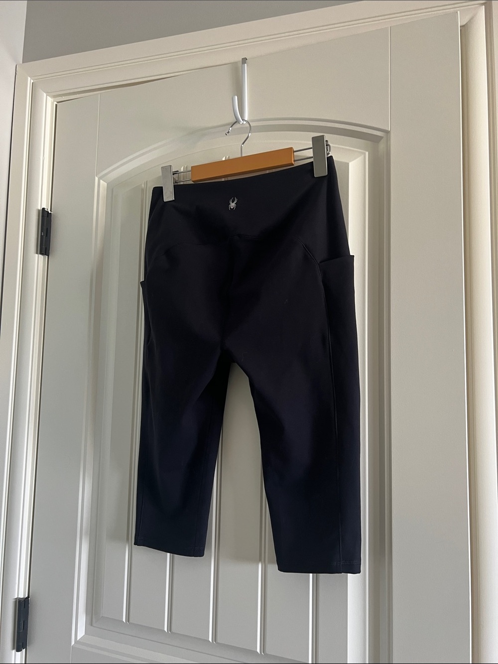 3 for $20 - 055 Spyder cropped black leggings with pockets